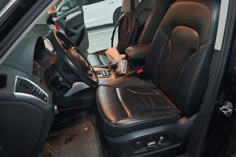 Used Audi Q5 2015 40 TFSI Technology Edition Left Front Seat