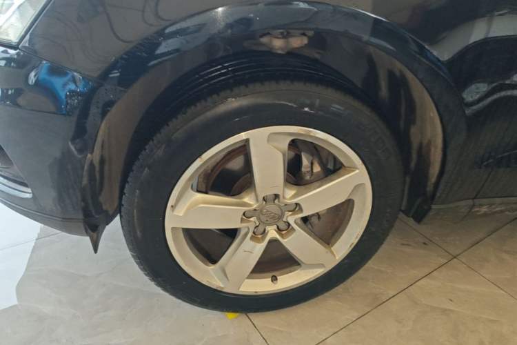 Used Audi Q5 2015 40 TFSI Comfort Model Left Front Wheel Hub