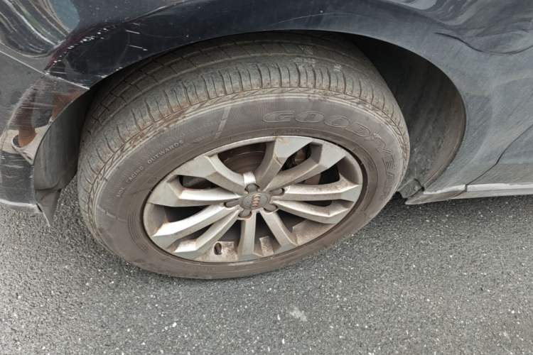 Used Audi Q5 2015 40 TFSI Technology Edition Left Front Wheel Hub