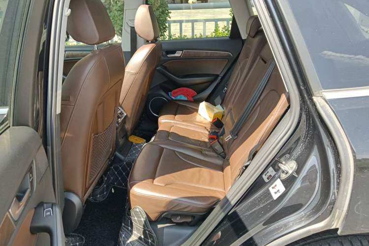Used Audi Q5 2015 40 TFSI Comfort Model Left Rear Seat