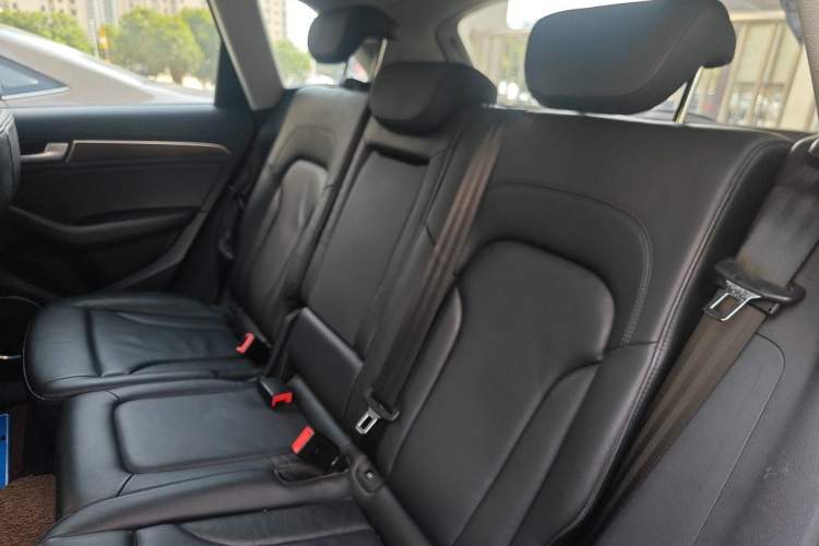 Used Audi Q5 2015 40 TFSI Comfort Model Left Rear Seat