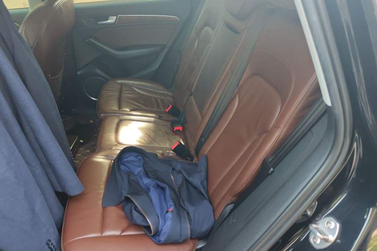 Used Audi Q5 2015 40 TFSI Comfort Model Left Rear Seat