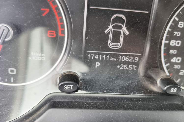 Used Audi Q5 2015 40 TFSI Technology Edition Odometer Close Up