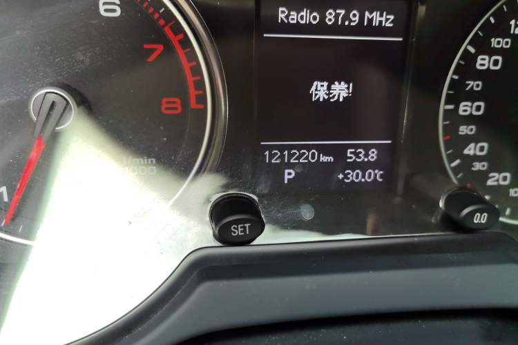 Used Audi Q5 2015 40 TFSI Technology Edition Odometer Close Up