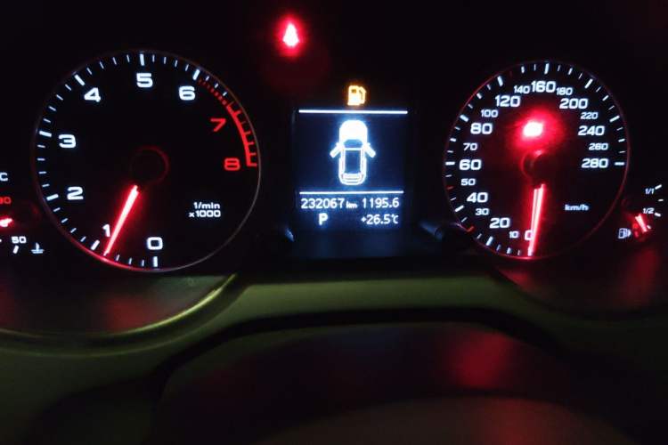 Used Audi Q5 2015 40 TFSI Trendy Edition Odometer Close Up