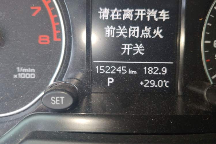 Used Audi Q5 2015 40 TFSI Technology Edition Odometer Close Up