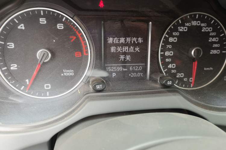 Used Audi Q5 2015 40 TFSI Technology Edition Odometer Close Up