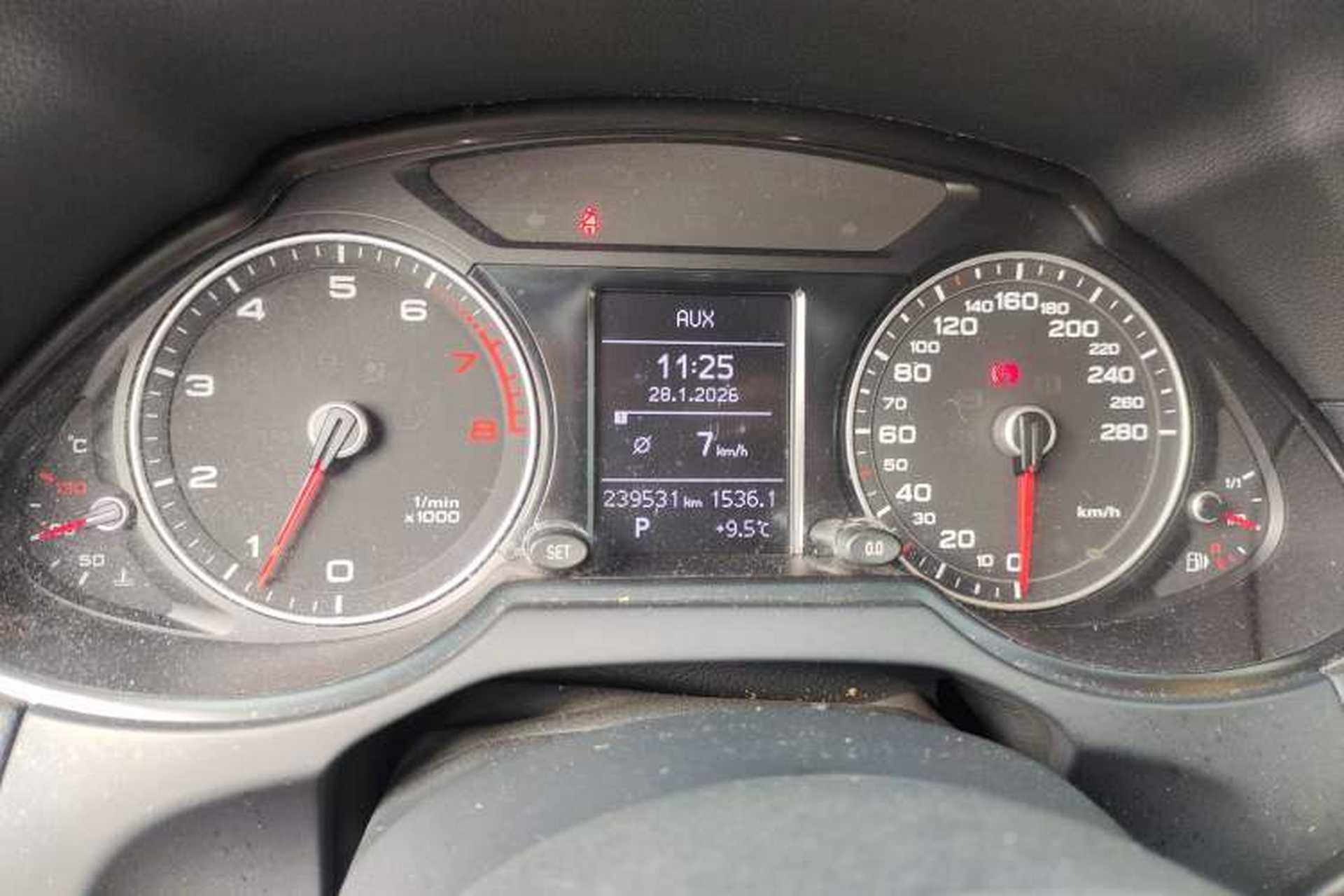 Used Audi Q5 2015 40 TFSI Trendy Edition Odometer Close Up