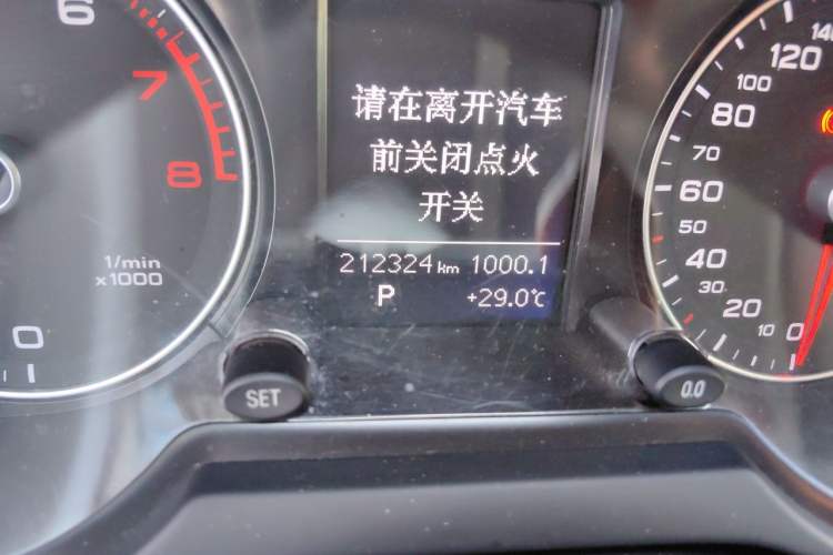 Used Audi Q5 2015 40 TFSI Technology Edition Odometer Close Up