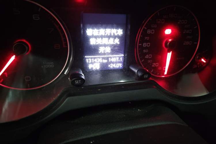 Used Audi Q5 2015 40 TFSI Technology Edition Odometer Close Up