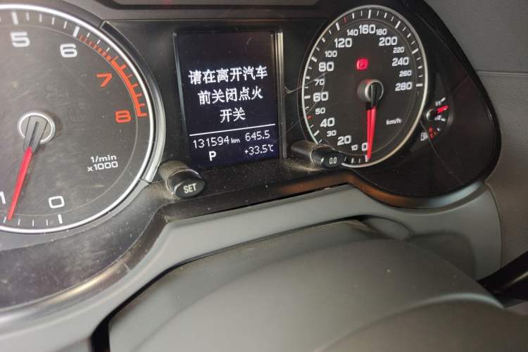 Used Audi Q5 2015 40 TFSI Trendy Edition Odometer Close Up