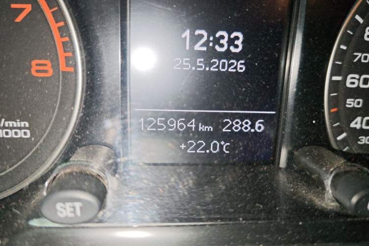 Used Audi Q5 2015 40 TFSI Technology Edition Odometer Close Up