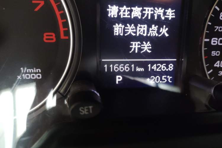 Used Audi Q5 2015 40 TFSI Trendy Edition Odometer Close Up