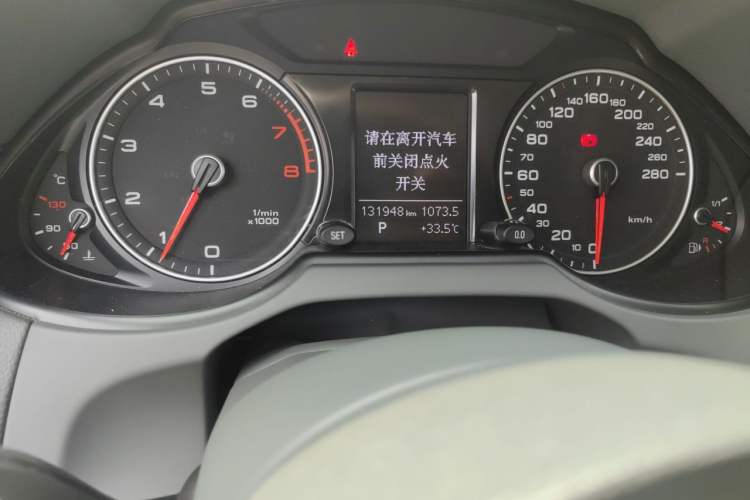 Used Audi Q5 2015 40 TFSI Trendy Edition Odometer Close Up