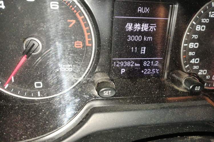 Used Audi Q5 2015 40 TFSI Trendy Edition Odometer Close Up
