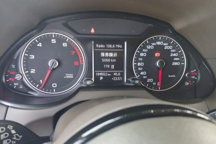 Used Audi Q5 2015 40 TFSI Technology Edition Odometer Close Up