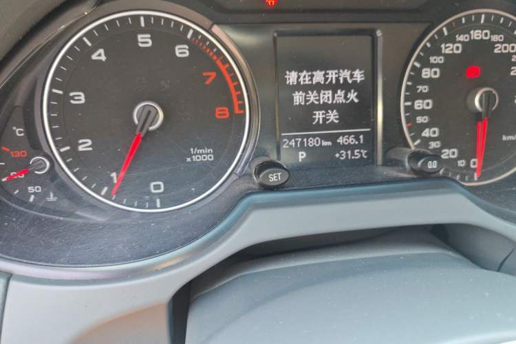 Used Audi Q5 2015 40 TFSI Trendy Edition Odometer Close Up
