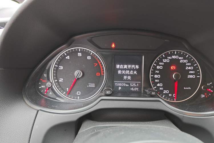 Used Audi Q5 2015 40 TFSI Technology Edition Odometer Close Up