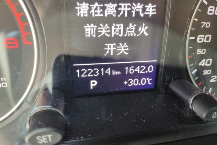 Used Audi Q5 2015 40 TFSI Technology Edition Odometer Close Up
