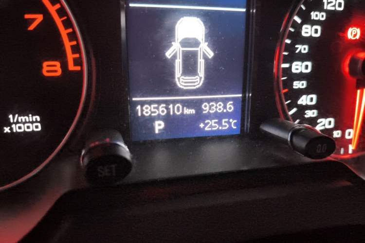 Used Audi Q5 2015 40 TFSI Trendy Edition Odometer Close Up