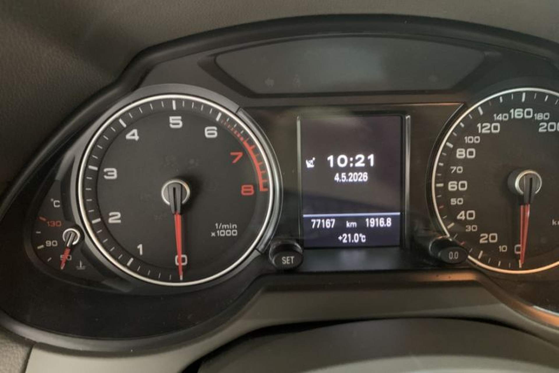Used Audi Q5 2015 40 TFSI Comfort Model Odometer Close Up