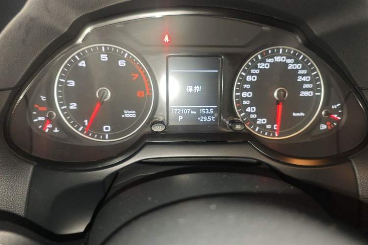 Used Audi Q5 2015 40 TFSI Technology Edition Odometer Close Up