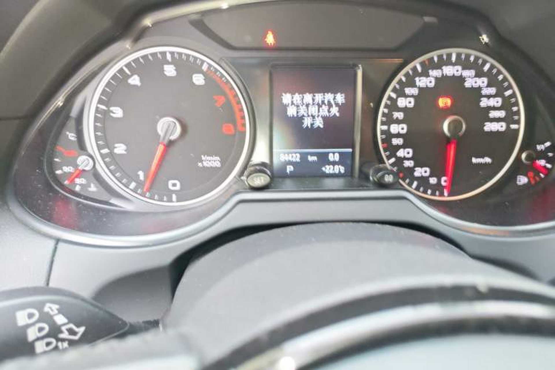 Used Audi Q5 2015 40 TFSI Comfort Model Odometer Close Up