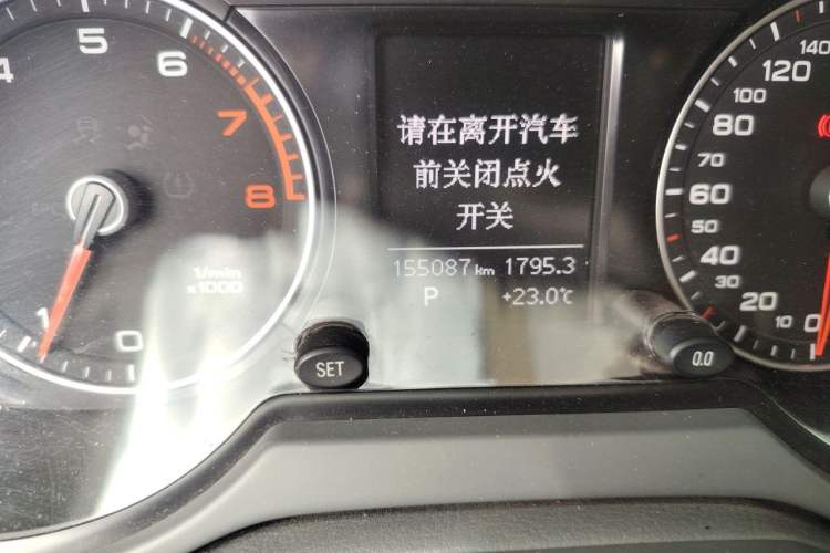 Used Audi Q5 2015 40 TFSI Trendy Edition Odometer Close Up