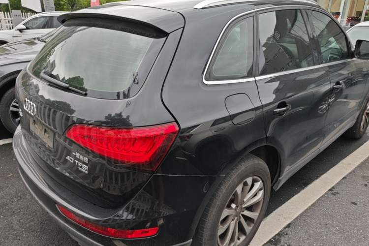 Used Audi Q5 2015 40 TFSI Technology Edition Rear Right 45 Deg