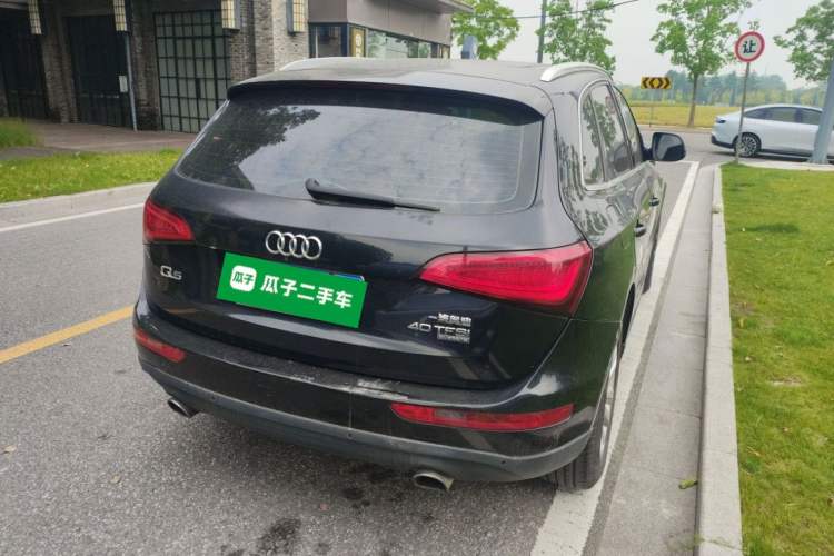 Used Audi Q5 2015 40 TFSI Technology Edition Rear Right 45 Deg