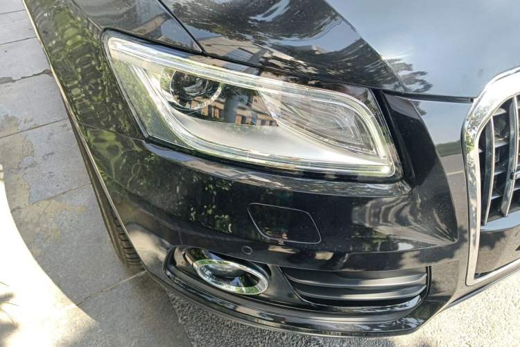 Used Audi Q5 2015 40 TFSI Comfort Model Right Front Headlight
