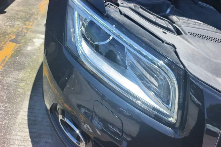 Used Audi Q5 2015 40 TFSI Comfort Model Right Front Headlight