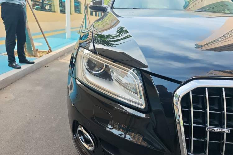 Used Audi Q5 2015 40 TFSI Comfort Model Right Front Headlight