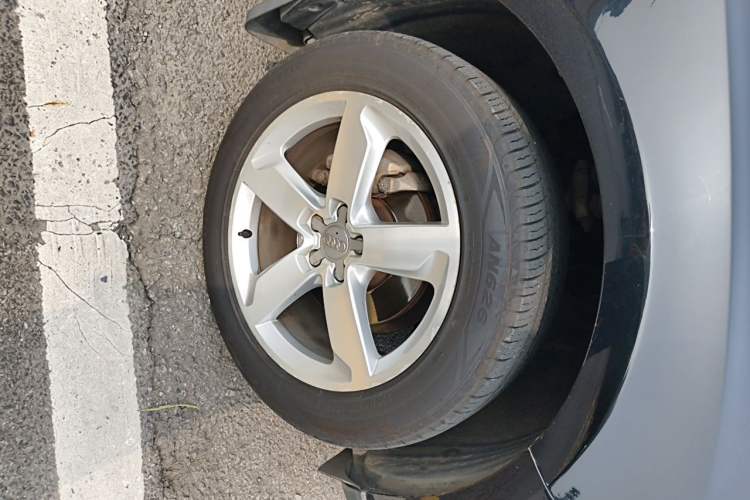 Used Audi Q5 2015 40 TFSI Comfort Model Right Front Wheel Hub