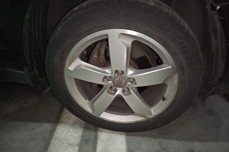Used Audi Q5 2015 40 TFSI Technology Edition Right Front Wheel Hub