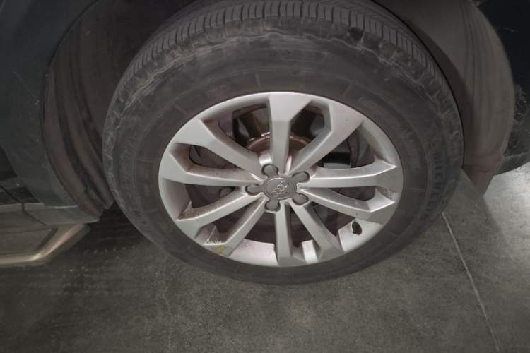 Used Audi Q5 2015 40 TFSI Technology Edition Right Front Wheel Hub