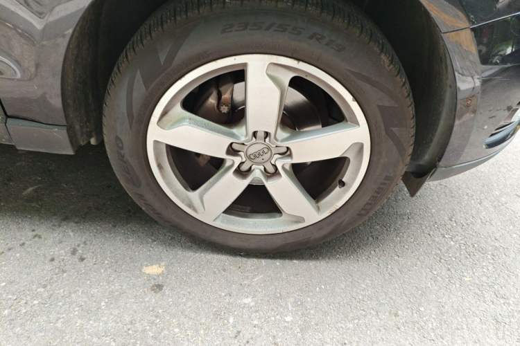 Used Audi Q5 2015 40 TFSI Comfort Model Right Front Wheel Hub