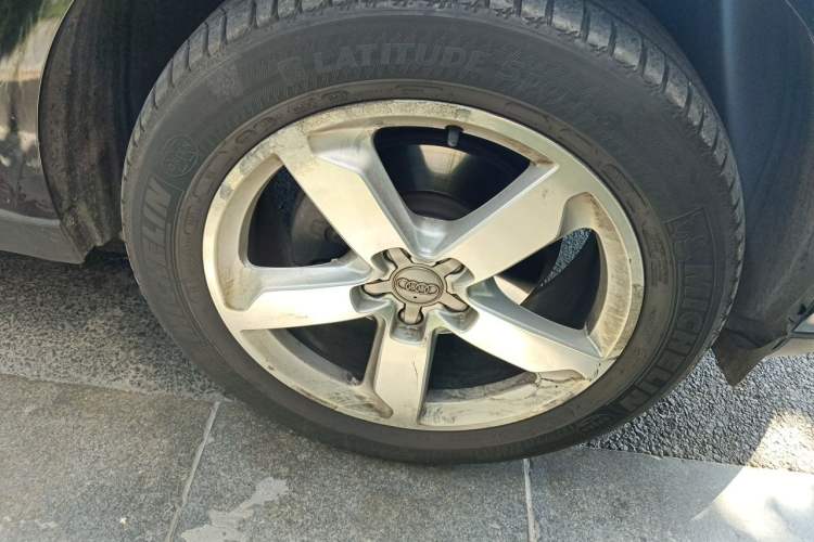 Used Audi Q5 2015 40 TFSI Comfort Model Right Front Wheel Hub
