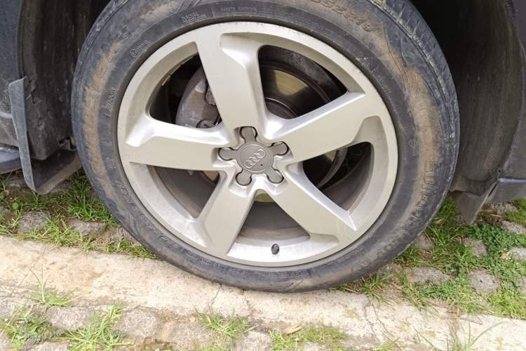 Used Audi Q5 2015 40 TFSI Comfort Model Right Front Wheel Hub