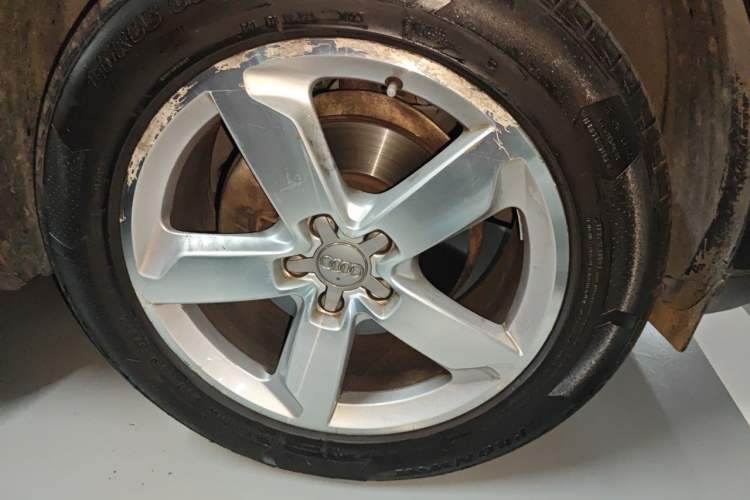Used Audi Q5 2015 40 TFSI Comfort Model Right Front Wheel Hub