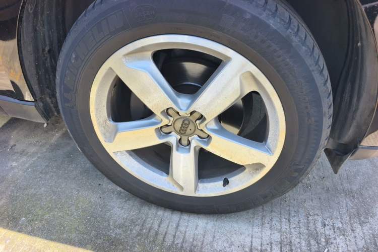 Used Audi Q5 2015 40 TFSI Comfort Model Right Front Wheel Hub