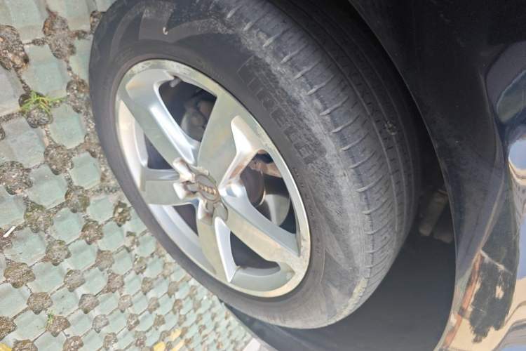 Used Audi Q5 2015 40 TFSI Comfort Model Right Front Wheel Hub