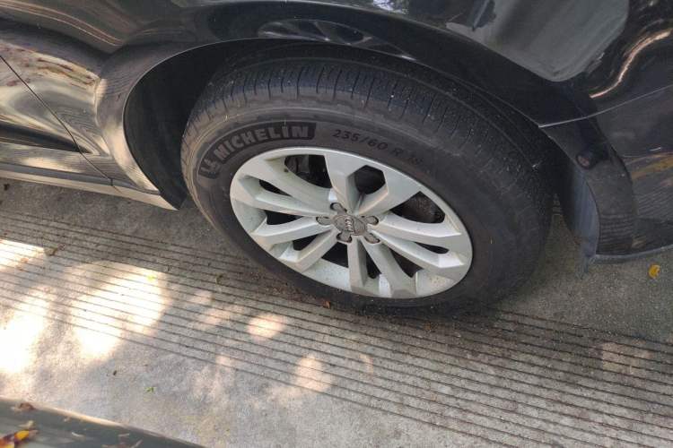 Used Audi Q5 2015 40 TFSI Technology Edition Right Front Wheel Hub
