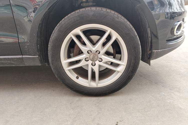 Used Audi Q5 2015 40 TFSI Technology Edition Right Front Wheel Hub