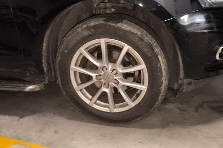 Used Audi Q5 2015 40 TFSI Trendy Edition Right Front Wheel Hub