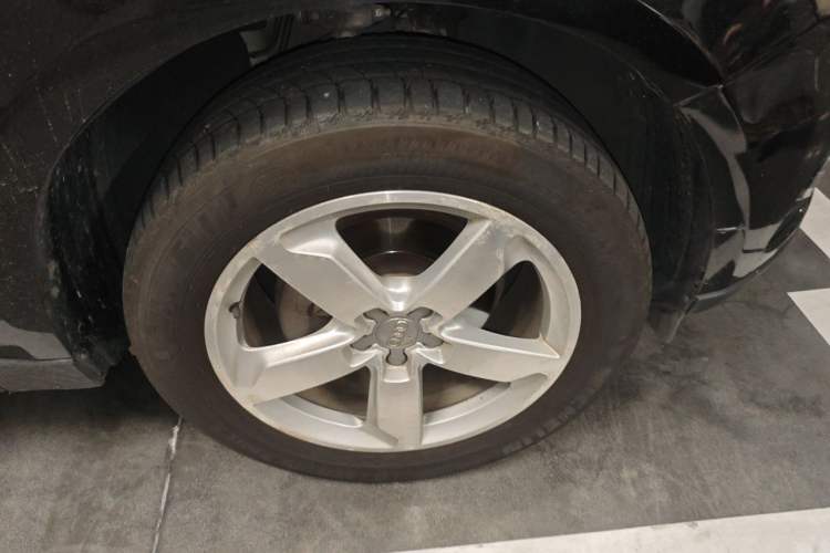 Used Audi Q5 2015 40 TFSI Technology Edition Right Front Wheel Hub
