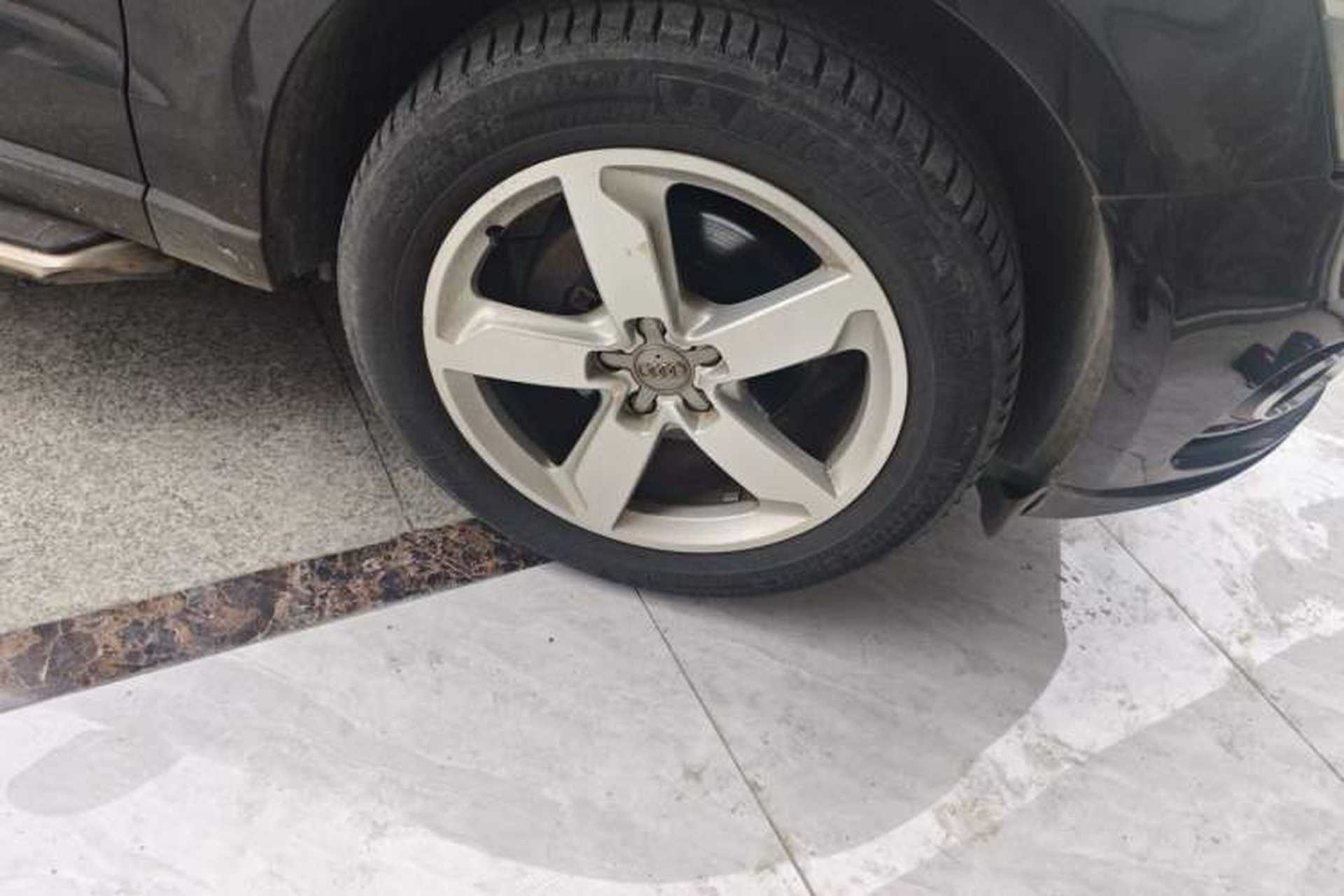 Used Audi Q5 2015 40 TFSI Comfort Model Right Front Wheel Hub