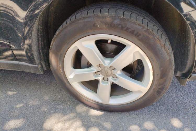 Used Audi Q5 2015 40 TFSI Technology Edition Right Front Wheel Hub