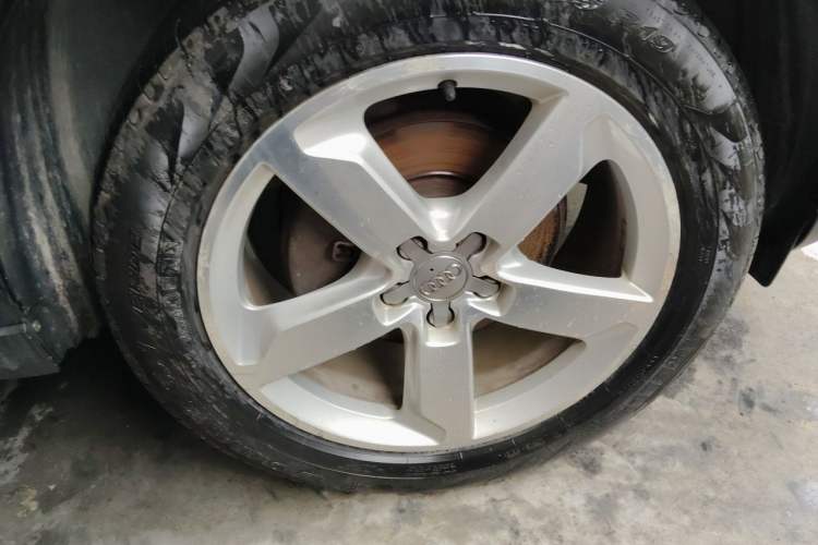 Used Audi Q5 2015 35 TFSI Standard Model Right Front Wheel Hub