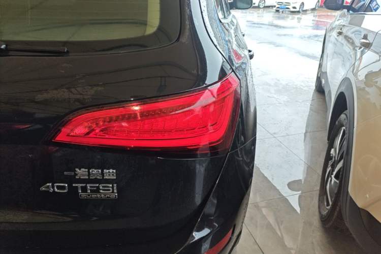 Used Audi Q5 2015 40 TFSI Comfort Model Right Rear Taillight